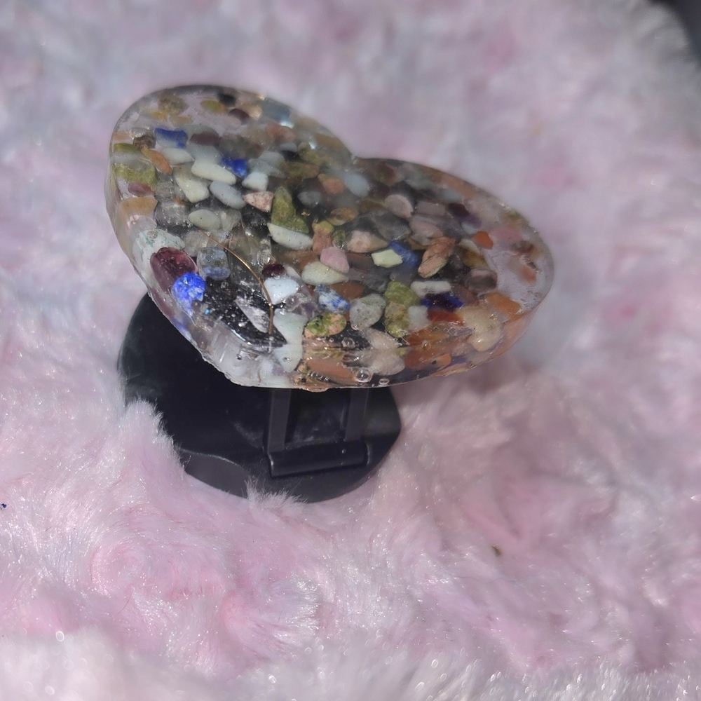 Earth Art Hand Crafted Artisan Heart-Shaped Stone Phone Grip